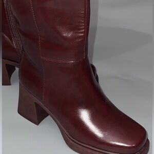 Elegant Brown Leather Boots - NEW